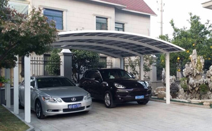 庭院合抱型車棚